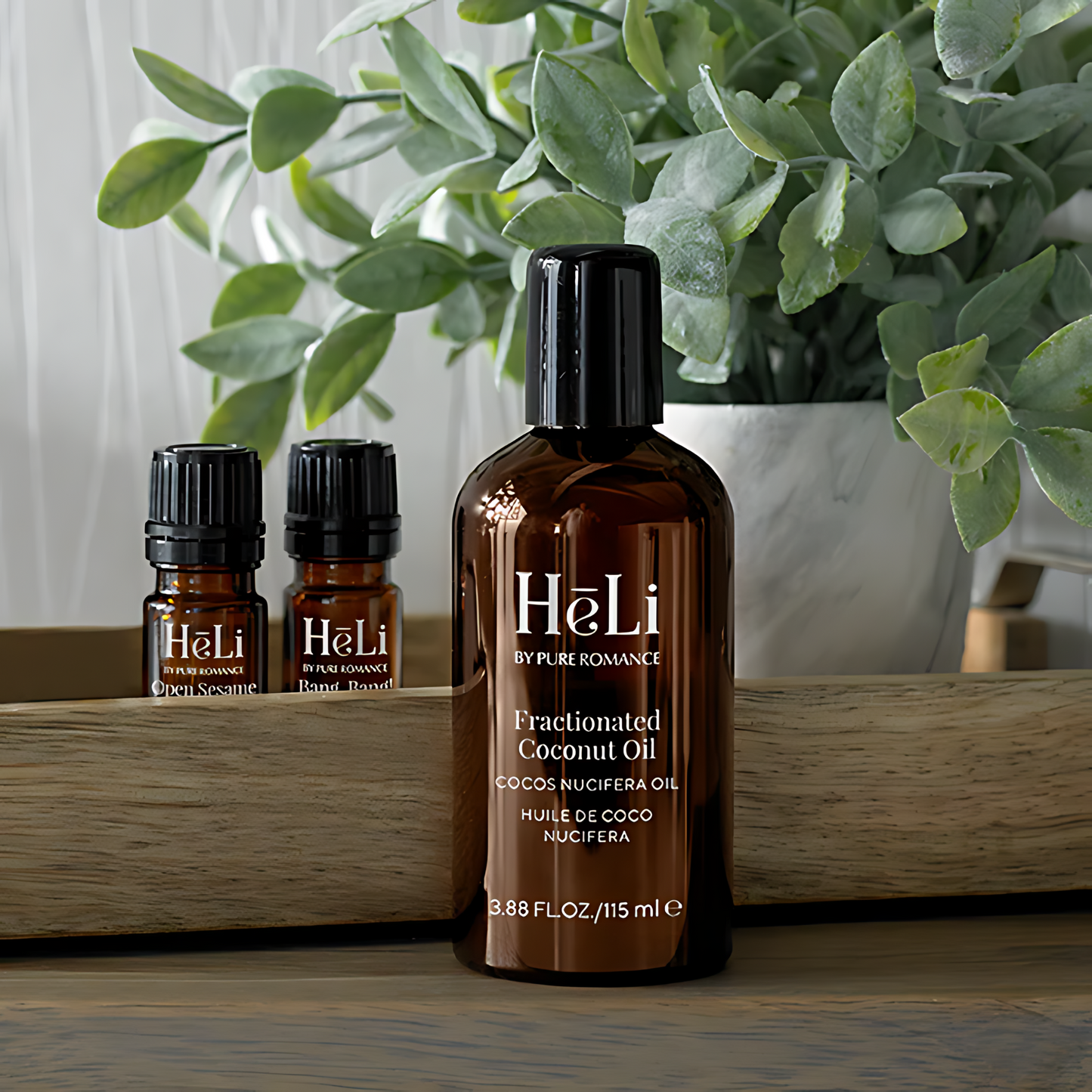 HēLi Fractionated Coconut Oil